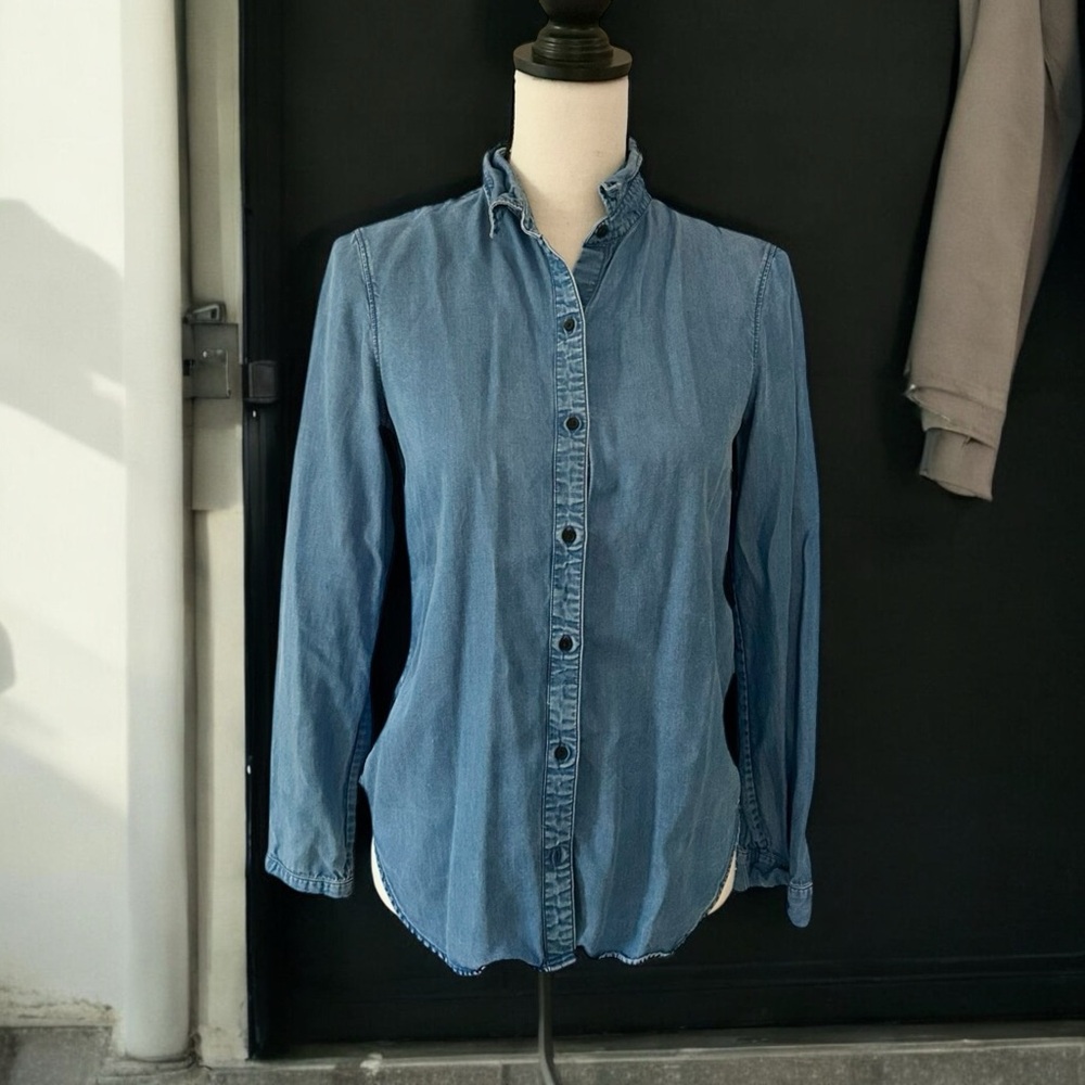 AYR Sz XS The Clean Shirt Button Up Blue Chambray Tencel Long Sleeve Minimalist